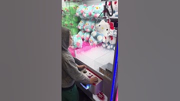 Ollie wins a hello Kitty at round one ￼