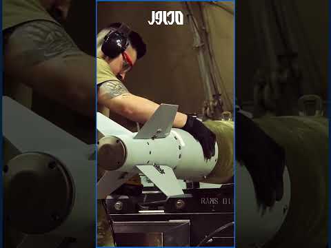 قنبلة جي بي يو 28 الأمريكية الخارقة للتحصينات تحت الأرض