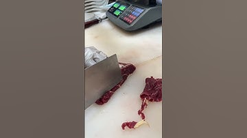 Slice beef rump into thin steaks. #cactusfoodies #shorts #meat #meatlovers