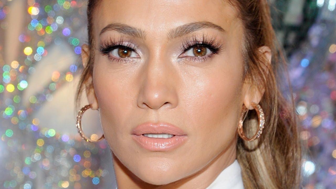 Jennifer Lopez Takes Off Makeup, Leaves Us With No Words