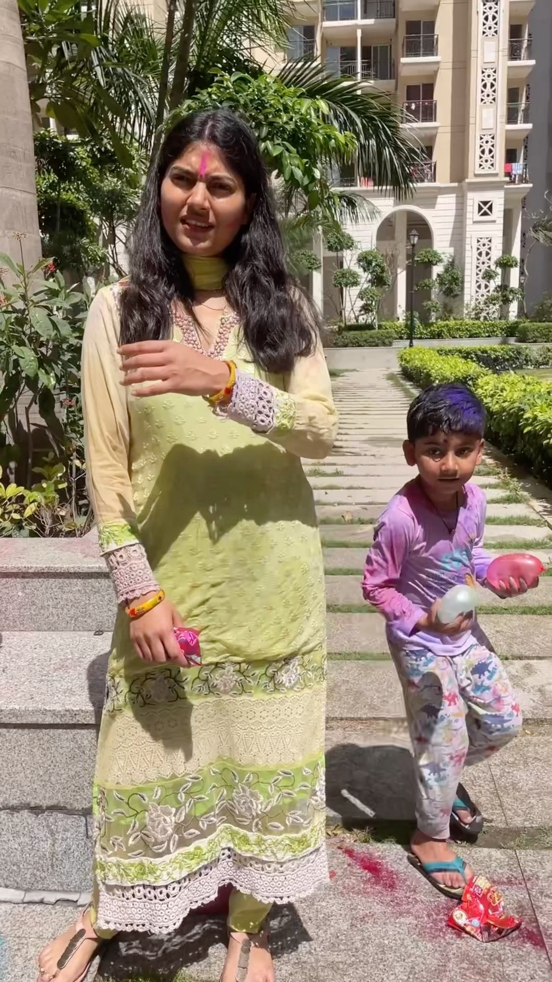 Bura na mano holi hai ?