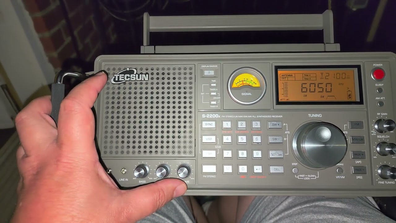 Memories of HCJB Quito Ecuador and some nice music tonight 6050 kHz Shortwave