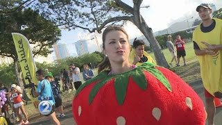 The 'fruit' of KHON2 take part in Banana Man race