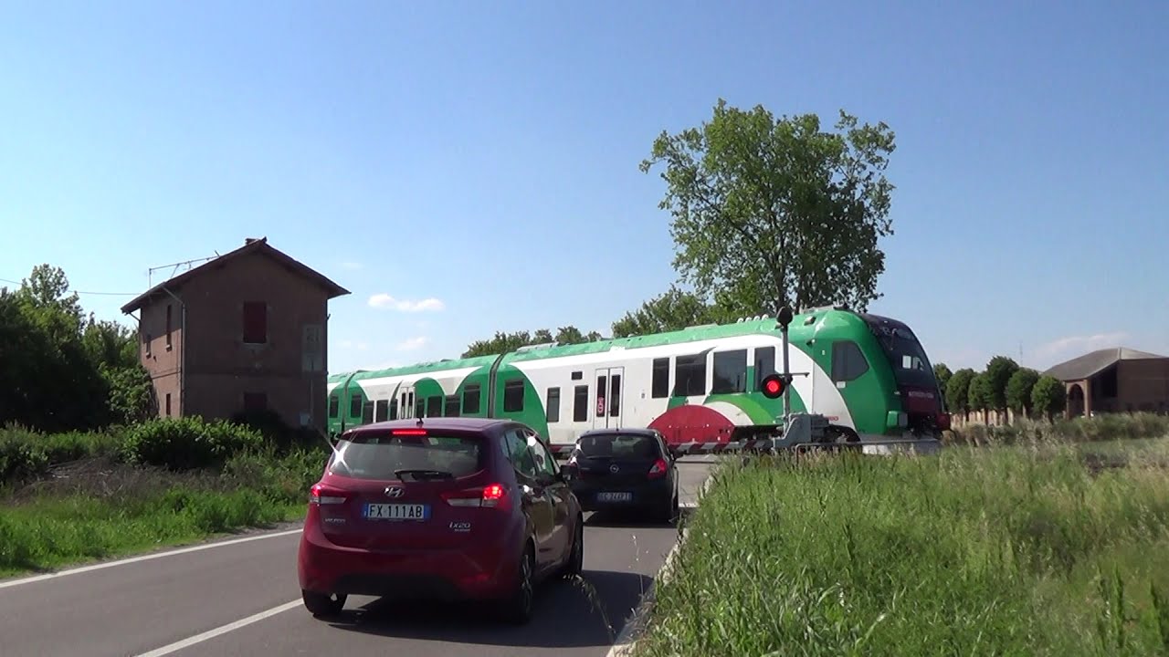 Passaggio a livello di via Ferrara - Borgo Correggi (FE) / Level Crossing / Bahnübergang / 道口 / 踏切