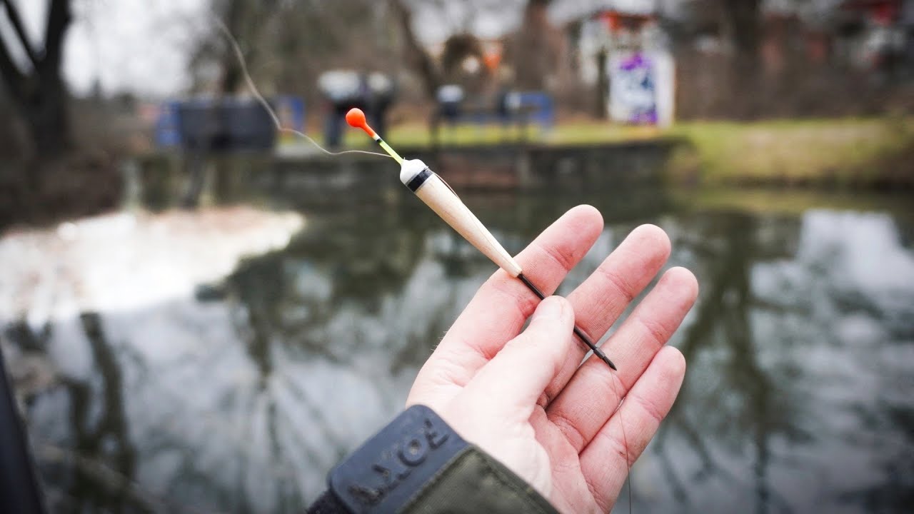 Městský potok plný odpadků jako výzva! Zimní chytání ryb bez hranic.