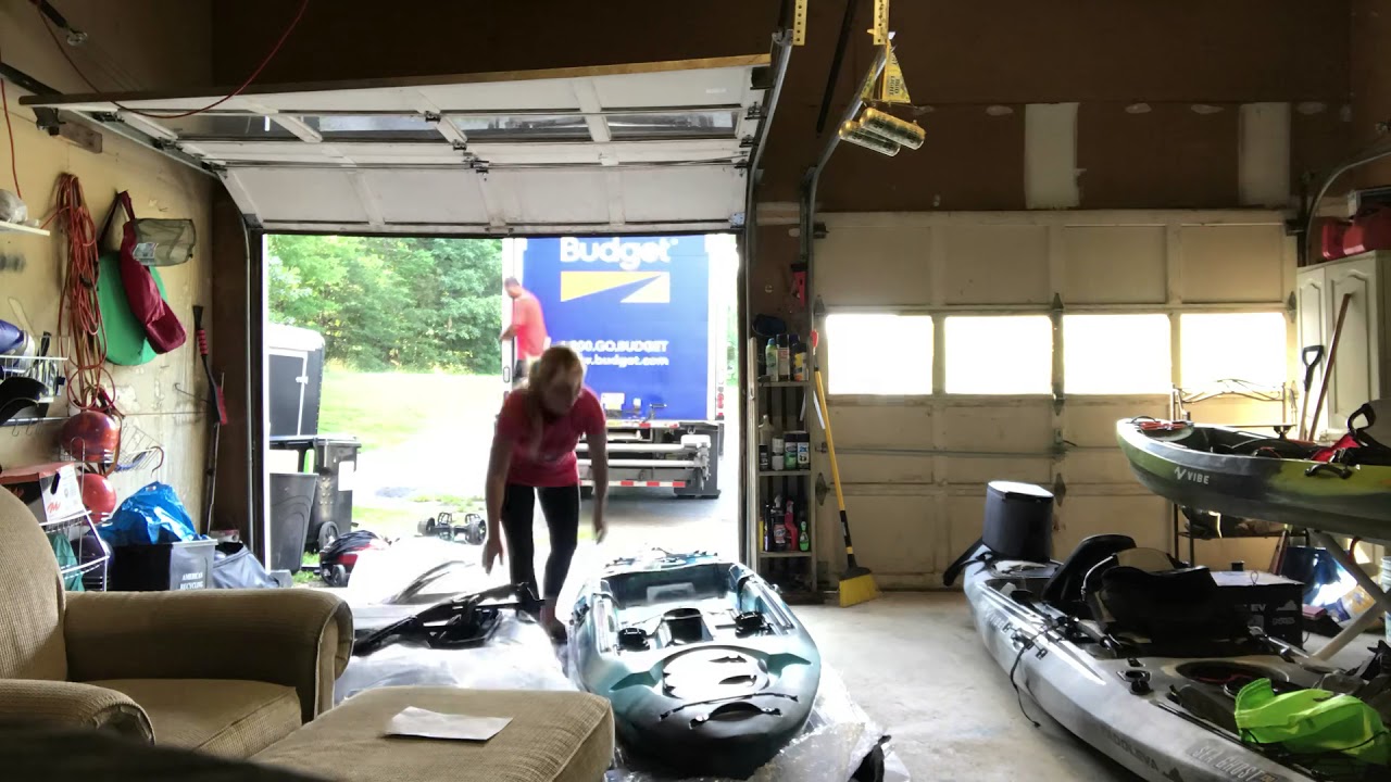 Time Lapse - Delivery of Vibe Kayaks Seaghost 110 and Maverick 120