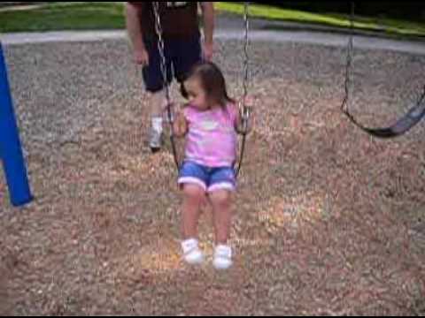 Playing on the swing II 玩盪鞦韆
