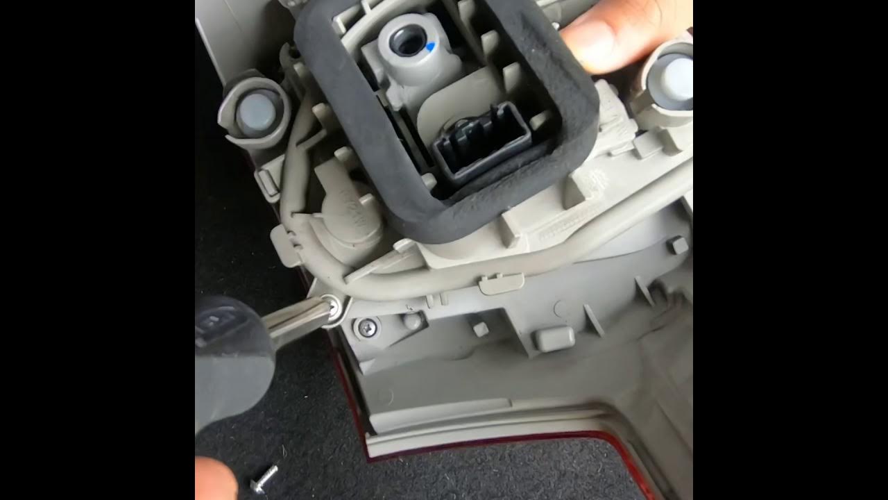 Ford B-Max replace brake light and indicator bulb - YouTube