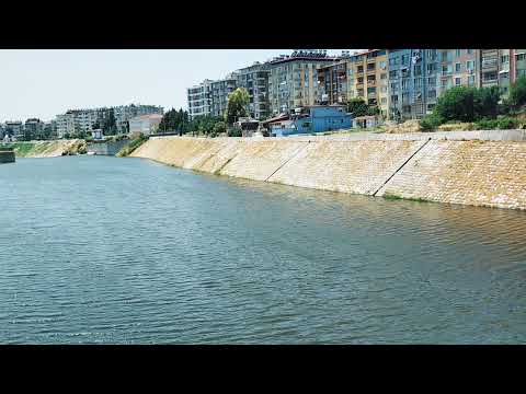 نهر العاصي الذي ينبع من لبنان ويخترق انطاكيا ويصب بالبحر المتوسط