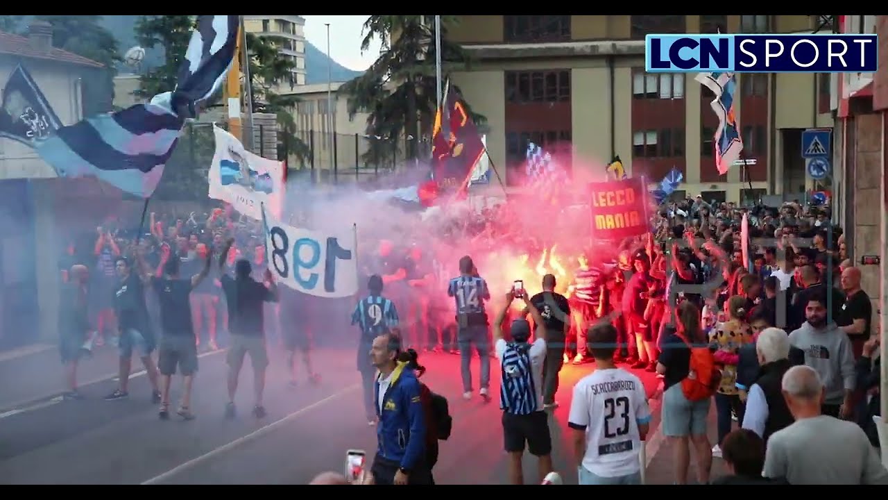 Il DILUVIO non ferma i TIFOSI del Lecco: che spettacolo con il Pordenone