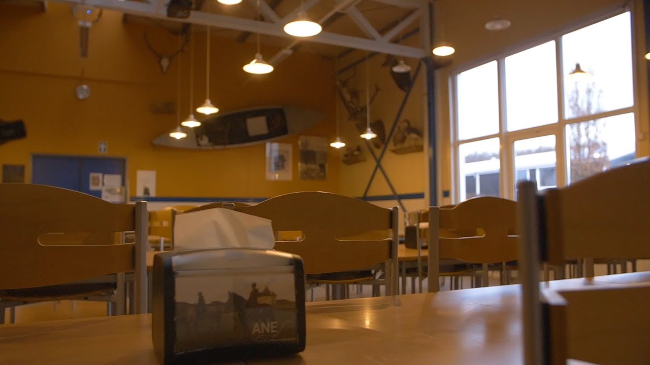 Rundvisning i spisesalen hos Aalestrup Naturefterskole