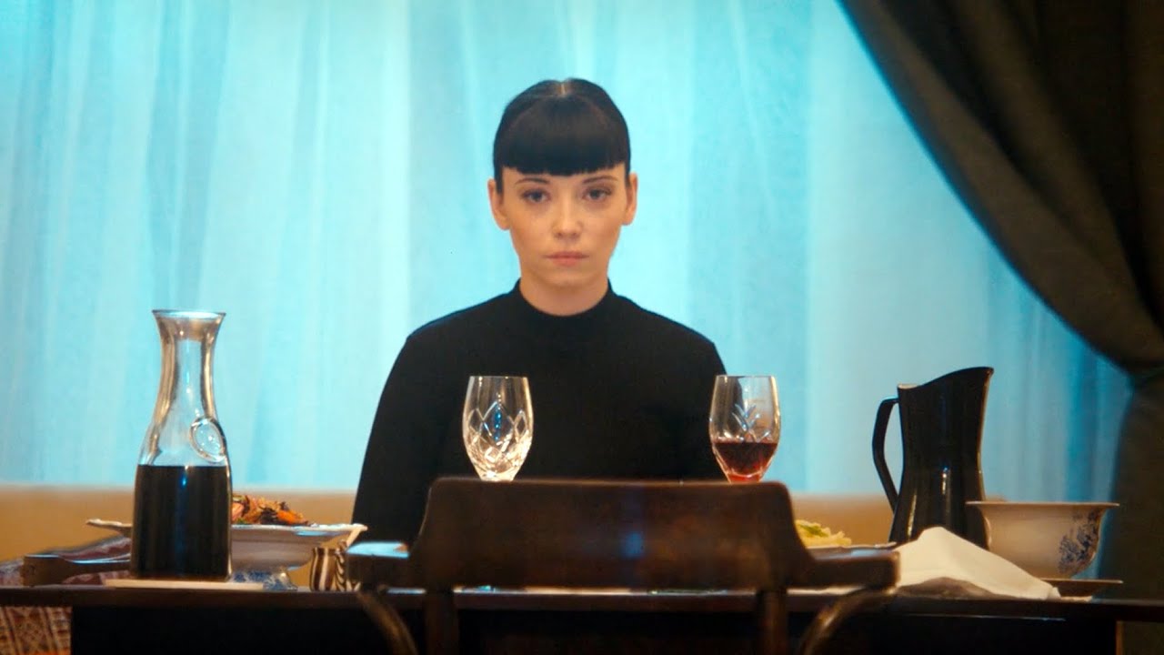 A Girl Goes for Dinner