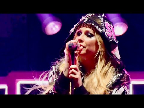 Avril Lavigne –