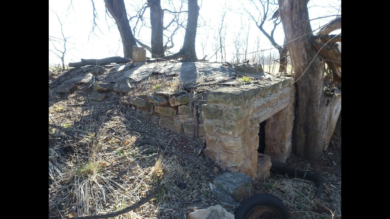 Relic hunting at an old dugout style homestead - YouTube