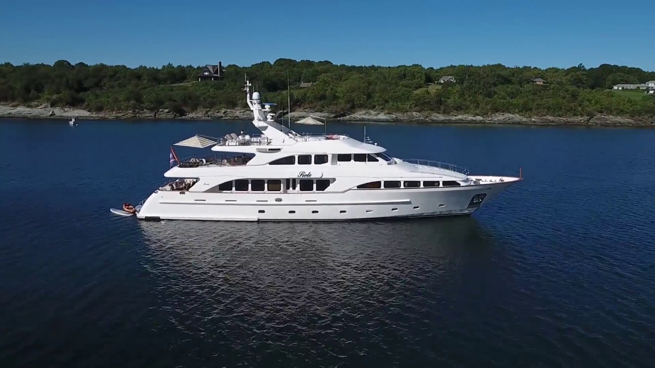 M/Y SIETE | 35.1m/115' Benetti luxury megayacht with hot tub - Superyacht tour