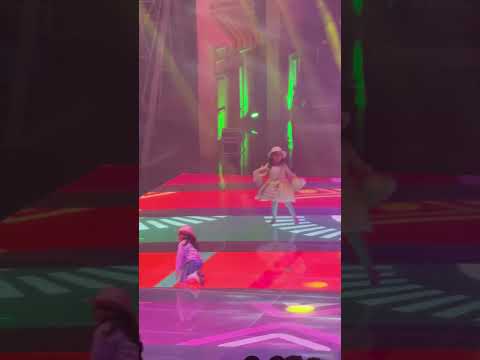 دخول جنى دشتي و امينة دشتي و ريما محمد و جود دشتي في مسرحية المدينة الترفيهية