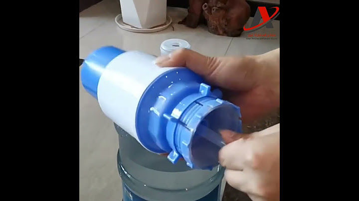 مضخة مياه يدوية
