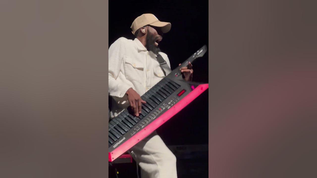 Tye Tribbett on the keyboard thinger jammin #tyetribbett #love #godisgood #godislove