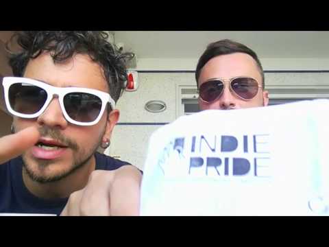 Indie Pride: un bacio contro omofobia, bullismo e sessismo