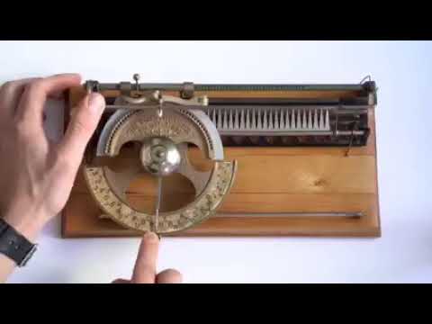 آلة كاتبة قديمة من عام 1886م