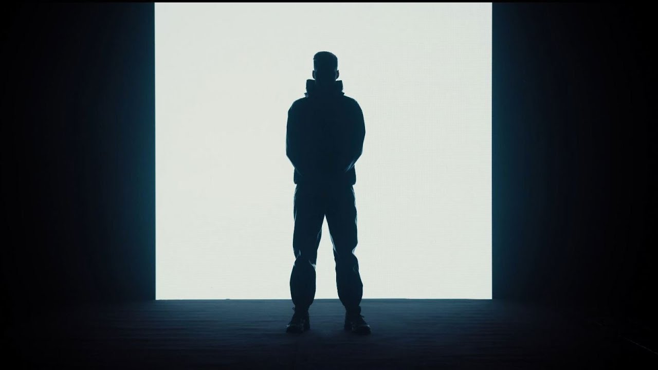 YouTubeでAlekna - Bėk (feat. Otreya)を視聴