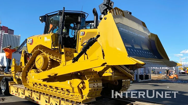 Loading Caterpillar D7 Bulldozer on SEMI