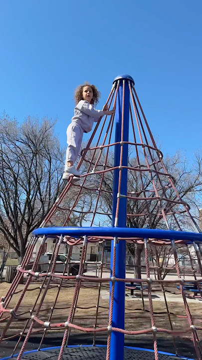 Download lagu The good sister- Sierra helped and saved Rhia from danger- always be there and help