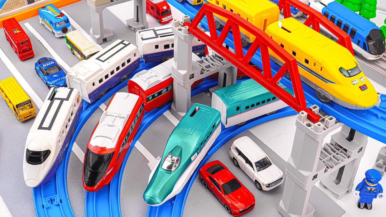 タカラトミー シティタウン｜高架の地下鉄システムが道路交通と交差｜新幹線＆トミカカーコレクション