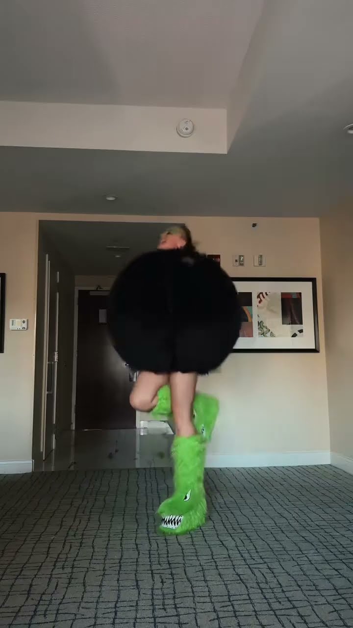 Ur welcome?⚫️ #itsjojosiwa #shorts