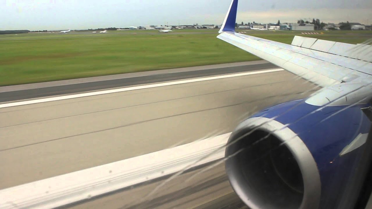 OK-TVL B738 Travel service  landing RWY31