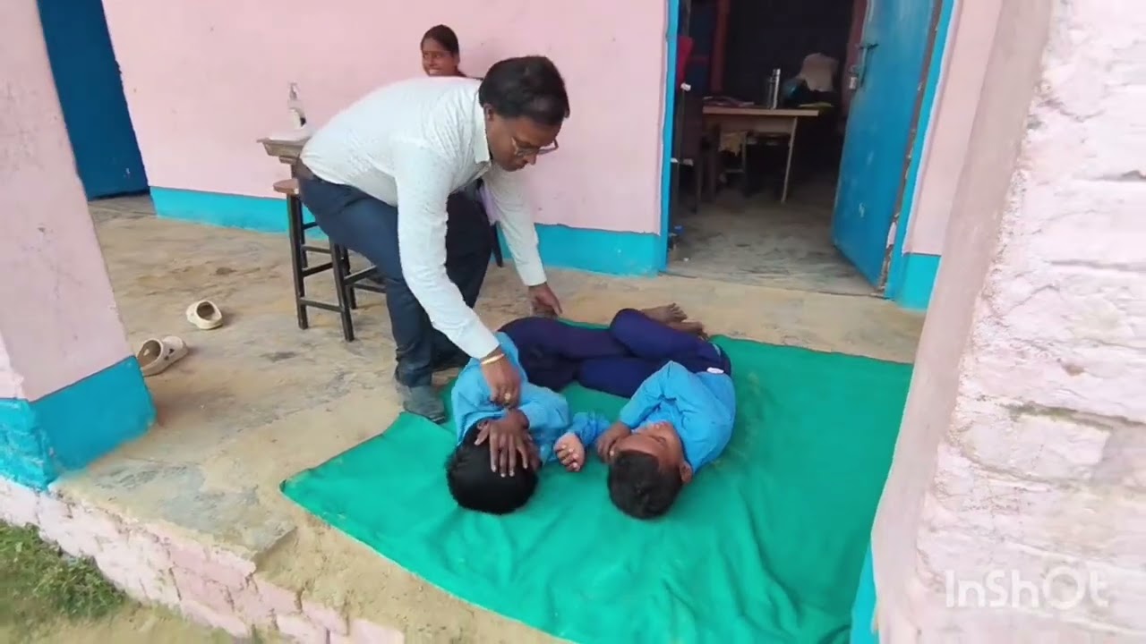  उत्क्रमित उच्च माध्यमिक विद्यालय सलहा में भूकंप पर बच्चों के द्वारा रोल प्ले 