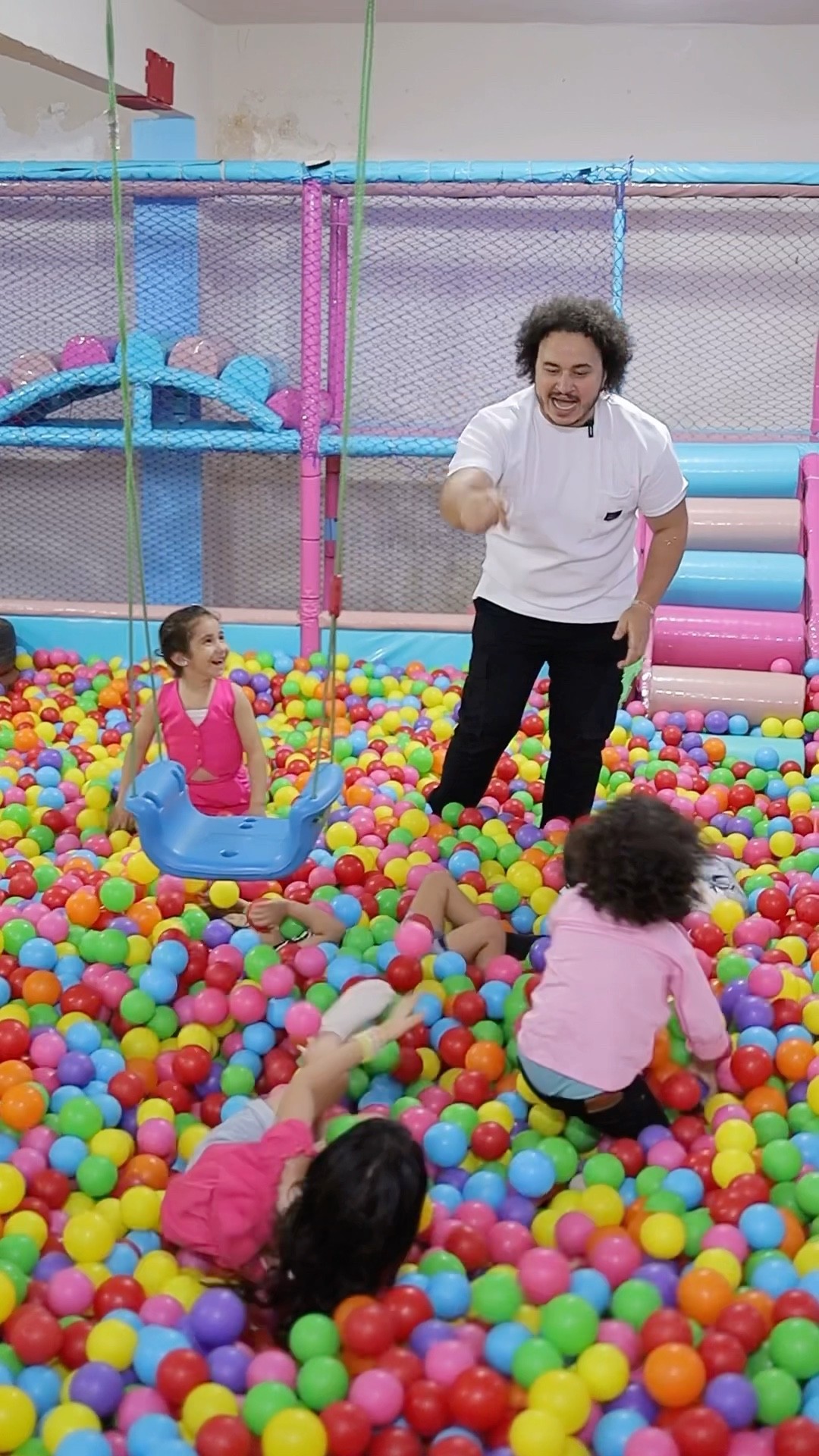 لما تروح مع اطفال كيدز أريا ??‍♂️?
