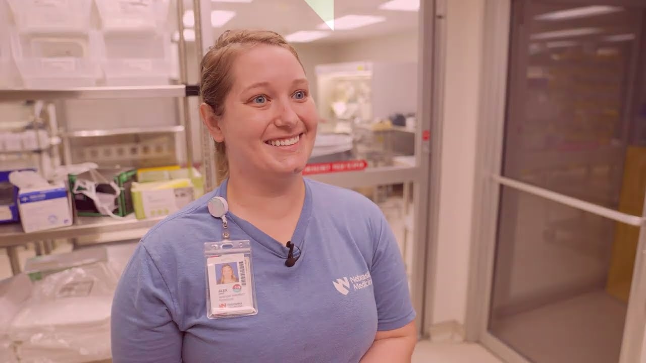 My Job In A Minute Inpatient Pharmacy Tech Sterile Compounding my-job-in-a-minute-inpatient-pharmacy-tech-sterile-compounding