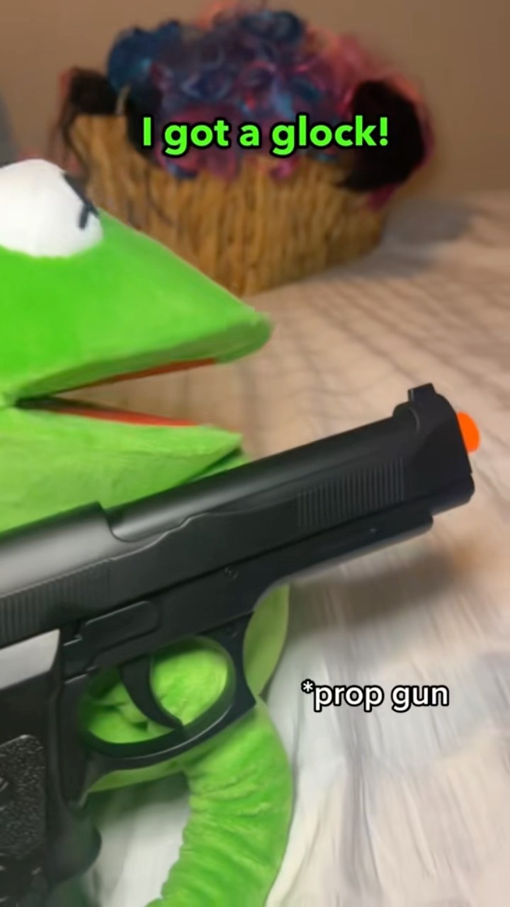 Elmo and Kermit Throwback Pt. 3! Comment if you want me to bring this back! #comedy #funny #kermit