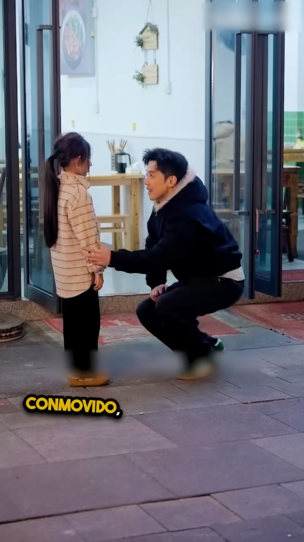 Le pidió comida, pero su historia lo dejó en shock… ??