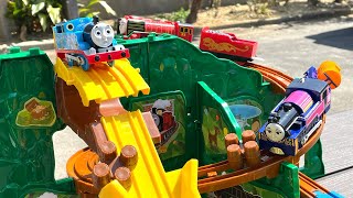 Thomas the Tank Engine ☆ Two big mountains & tunnel course [Plarail]