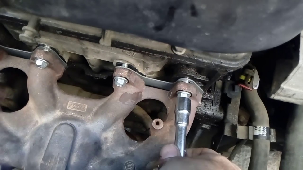 Fiat Punto mk2 - Installing exhaust manifold - DIYChannel