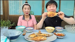 Download Lagu ☆연탄불에 가자미 구웠는데 너무늦게 익어서 도저히 안되겠다~ 고소하면서 담백한 생물가자미구이, 된장찌개 먹방~!! MP3 Download Lagu ☆연탄불에 가자미 구웠는데 너무늦게 익어서 도저히 안되겠다~ 고소하면서 담백한 생물가자미구이, 된장찌개 먹방~!! MP3