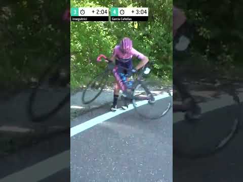 Video: Mira: Annemiek van Vleuten se lleva la Maglia Rosa después de un 'sufrimiento épico' en Passo Fraele