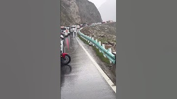 Kẹt xe thế này thì khóc tiếng mán luôn