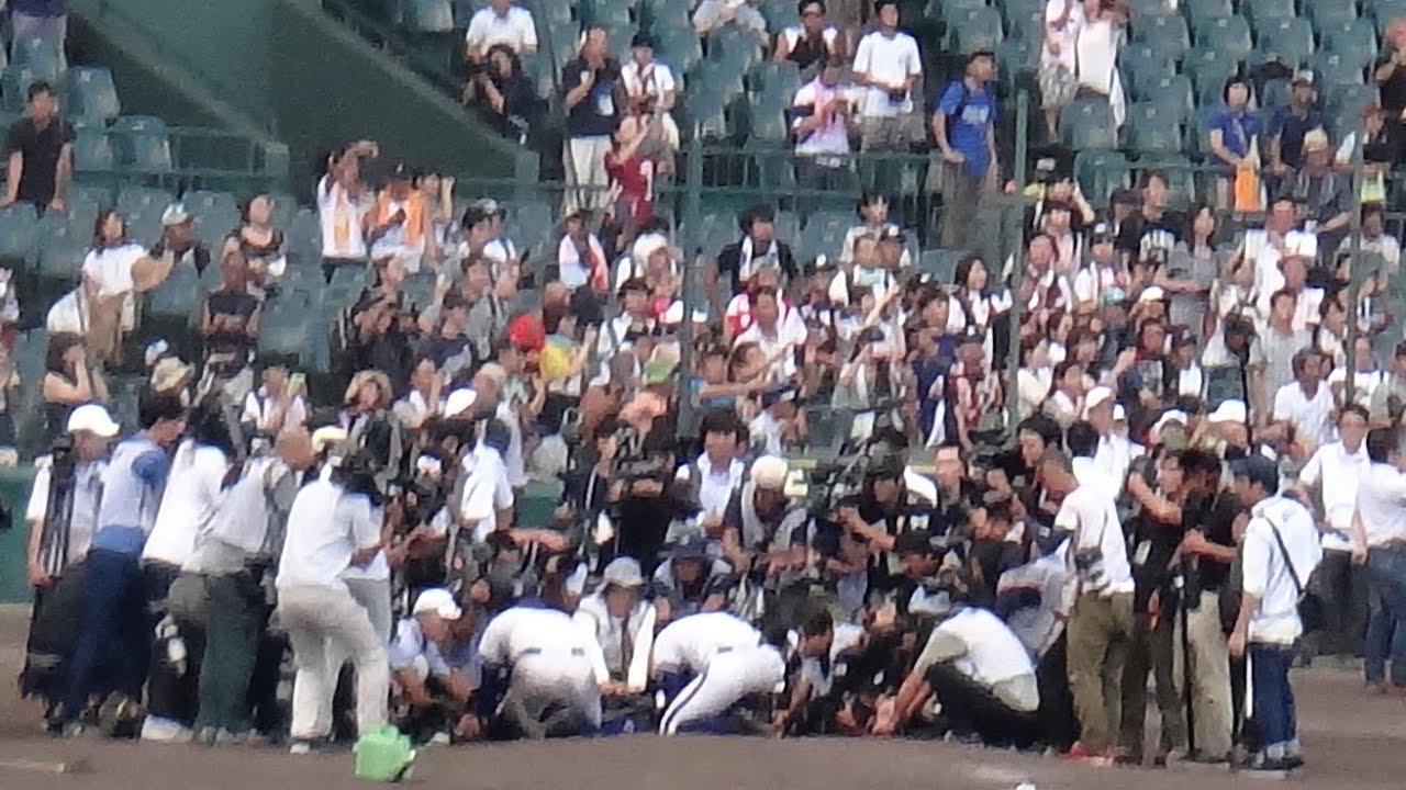 金足農業吉田輝星に群がるマスコミww YouTube