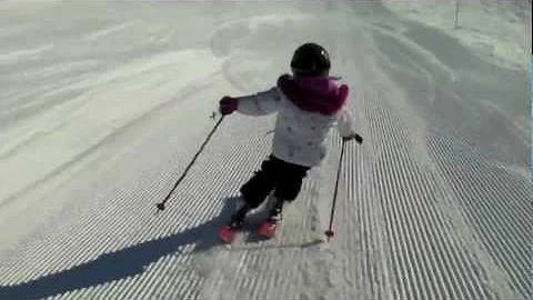Tessa 5 ans skie en carving