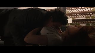 Bruce Banner (Hulk) Falls on Black widow | Avengers: Age of ultron