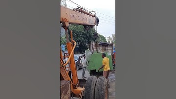 Heavy machine Moving| Crane |#cncmachine #roadsafety #engineeringmarvels #ram  #shorts @vivekom