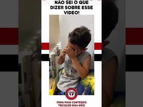Criança chora ao