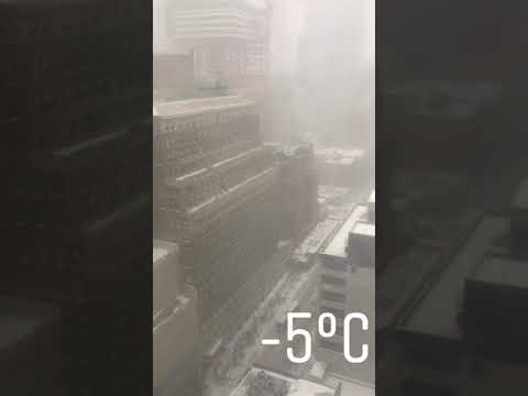 Η Λάουρα Νάργες ξύπνησε στη χιονισμένη Νέα Υόρκη
