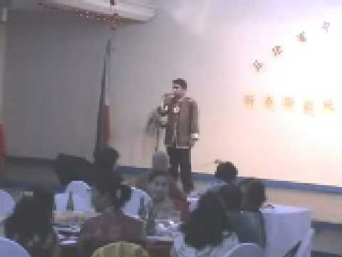 Jedrik Martinez, a 6th-grade Filipino student of St. John's Institute, Bacolod City singing Zhong Hua Min Guo Song.