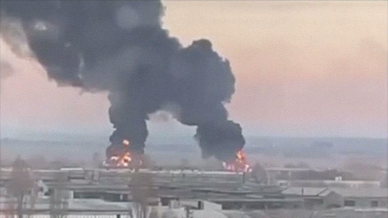 Нападение на украину сегодня. Аэропорт Украина разбомбили. Бомбят аэропорты Украины. Разбомбили аэродромы на Украине.