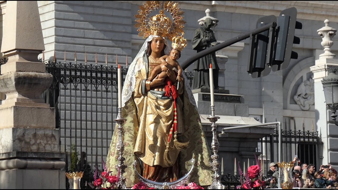 Procesión de la Virgen de la Almudena 2025 Madrid