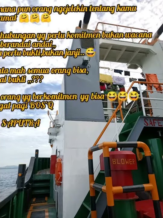 story' Wa dengan background kapal TB